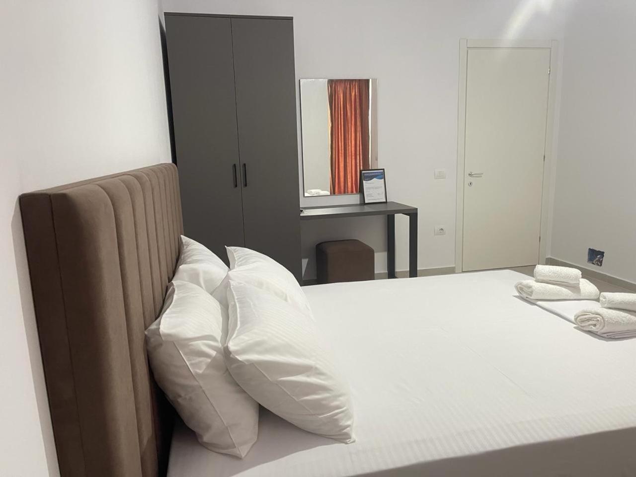 Sunrose Residences Sarande Sarandë Exterior foto